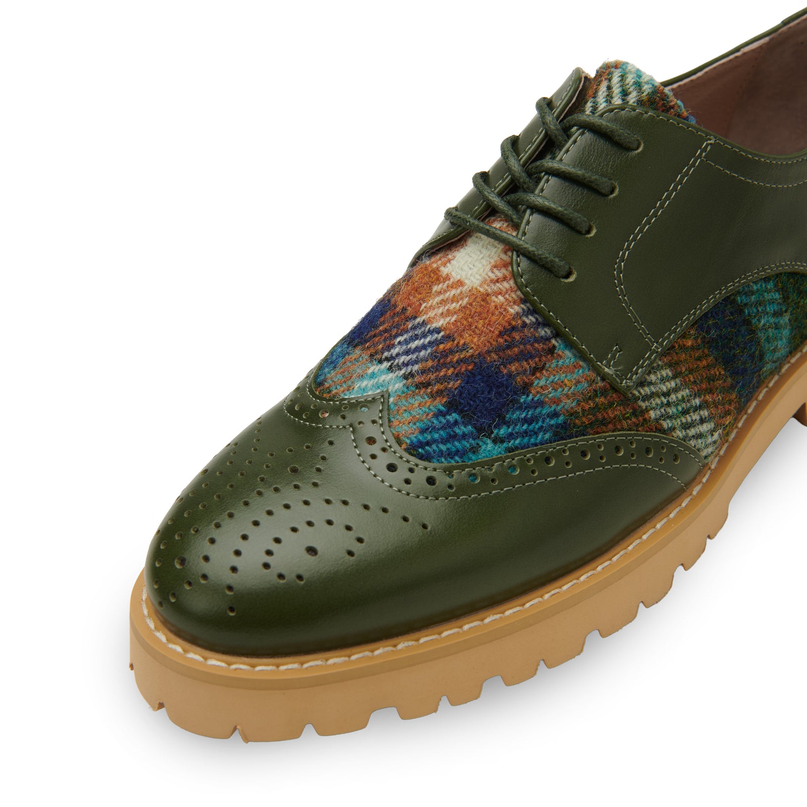 Edinburgh brand takes Harris Tweed collection to World Cup